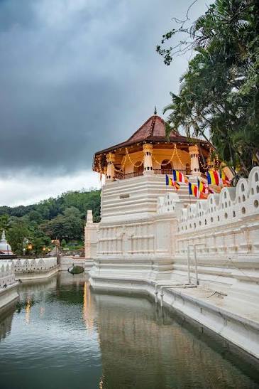 Explore Sri Lanka